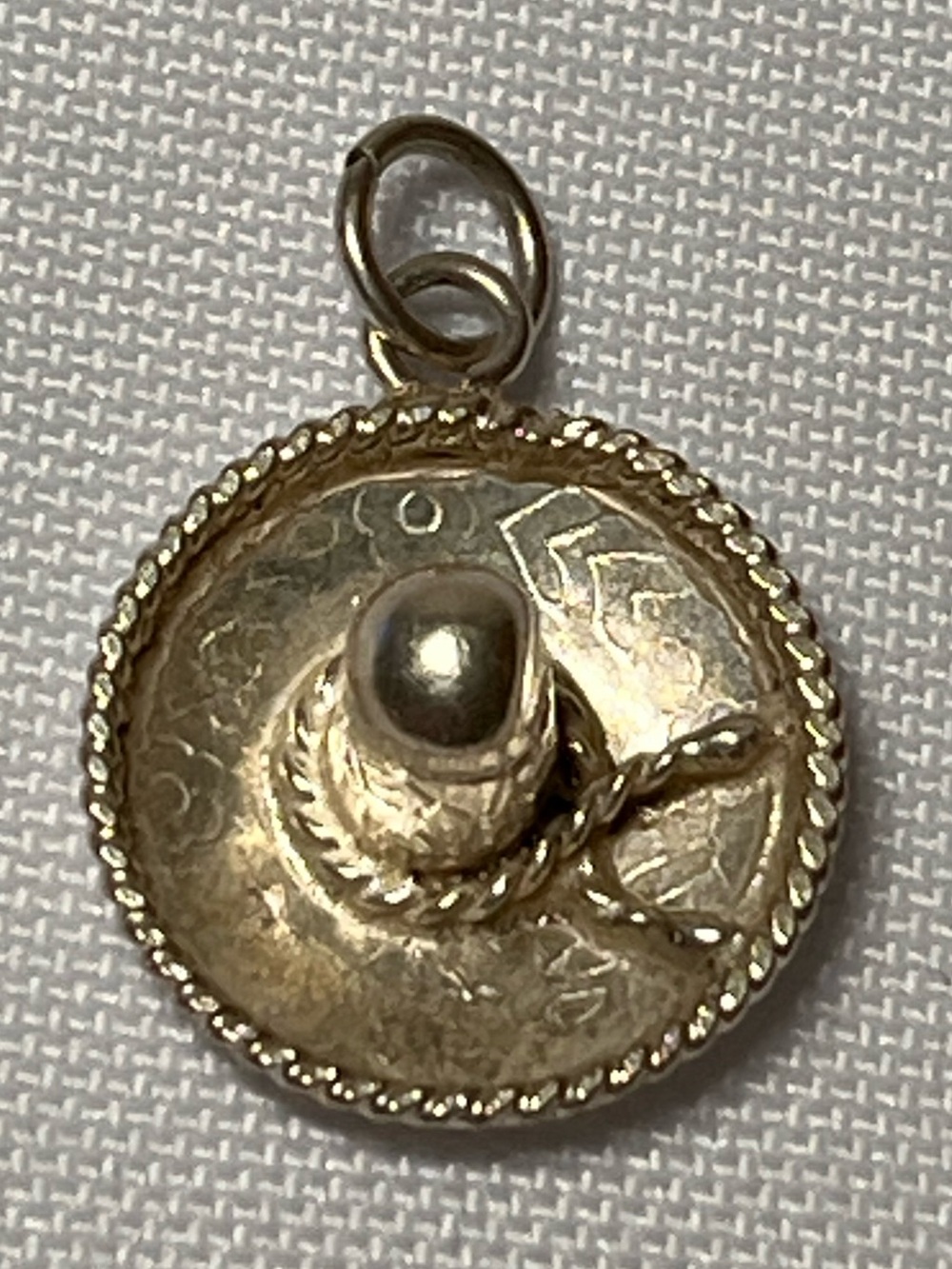Vintage Gold Sombrero Charm Pendant
Sterling
Collectible